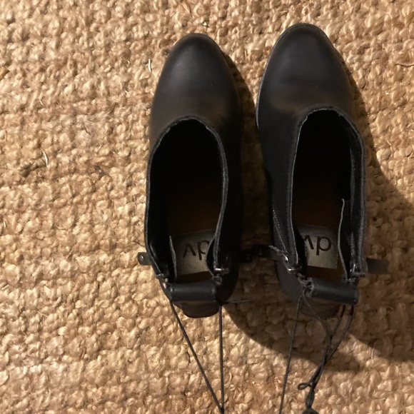 Vintage Dolce Vita never worn black leather booties with zippers .6 - Picture 3 of 5